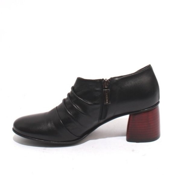 ITALIAN Black Leather Round Toe Zip Booties Heels - Picture 6 of 8